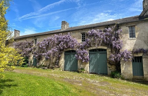 La Celle-Guenand Appartement | Gîte de la petite chouette, un studio romantique dans l'enceinte d'un château !