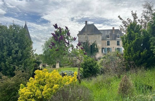 La Celle-Guenand Appartement | Gîte de la petite chouette, un studio romantique dans l'enceinte d'un château !