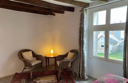 La Celle-Guenand Appartement | Gîte de la petite chouette, un studio romantique dans l'enceinte d'un château !