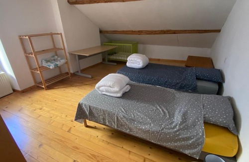 Poligny Maison | Gîte de la tour de Paradis