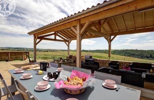 Pinay Maison | Gîte de luxe avec spa, piscine et sauna, animaux admis à Pinay - FR-1-496-274