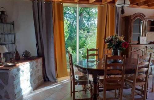 Saint-Clement-de-Regnat Maison | Gîte des Billaudes