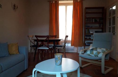 Vic-sur-Cere Maison | Gîte des Hirondelles