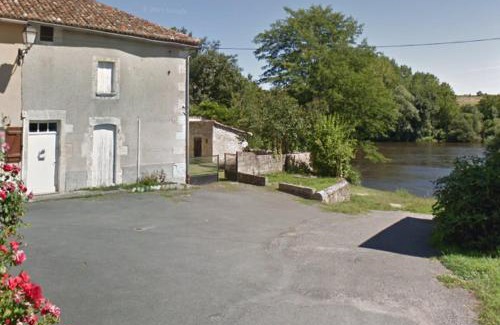 Valdivienne Maison | Gîte des Lavandières en bordure de Vienne (Civaux)