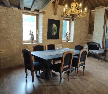 Escolives-Sainte-Camille Maison | Gîte du Colombier du Saulce