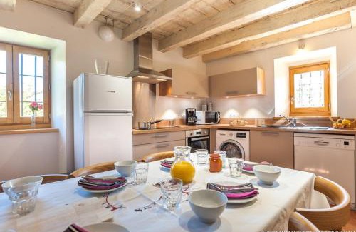 Saint-Jean-de-la-Porte Maison | GÎTE DU PORCHE