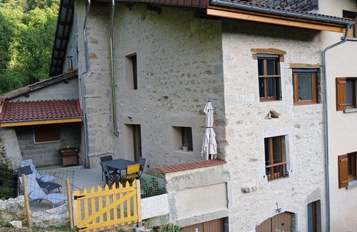 Cerdon Maison | Gîte du Vieux Tonneau in Cerdon