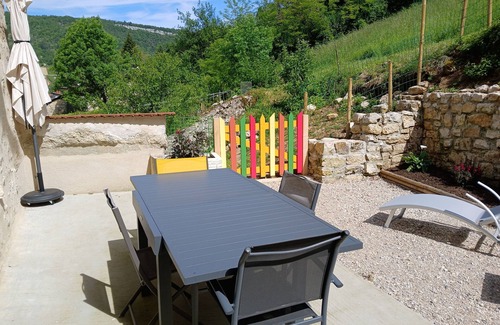 Cerdon Maison | Gîte du Vieux Tonneau in Cerdon