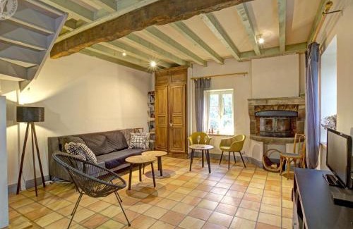Salt-en-Donzy Maison | Gîte en pierres avec jardin, cheminée et accès direct aux sentiers de randonnée - FR-1-496-10