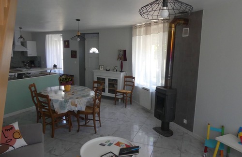 Noyant-la-Plaine Maison | Gîte Entre La Maine et La Loire, animaux acceptés.