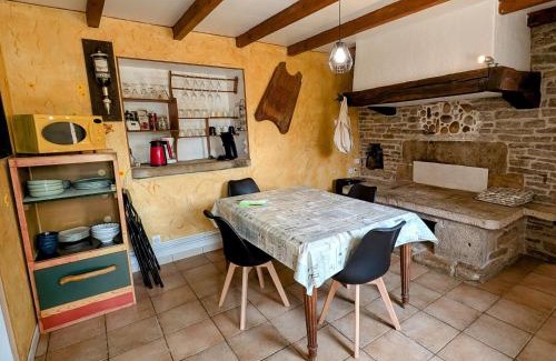 Coulevon Maison | Gîte entre ville et campagne, Wi-Fi gratuit, sur circuit des peintres - FR-1-583-502