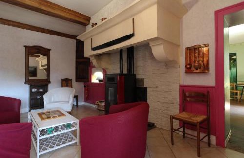 Anchenoncourt-et-Chazel Maison | Gîte familial 6 pers avec billard et salle de jeux - FR-1-583-488