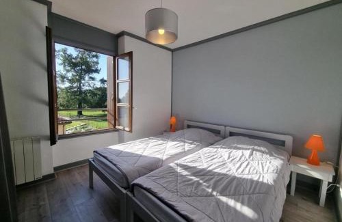 Saint-Andre-dʼApchon Maison | Gîte familial avec dortoir, proche parc à St-André-d'Apchon - FR-1-496-365