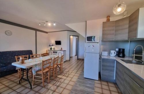 Saint-Andre-dʼApchon Maison | Gîte familial avec dortoir, proche parc à St-André-d'Apchon - FR-1-496-365