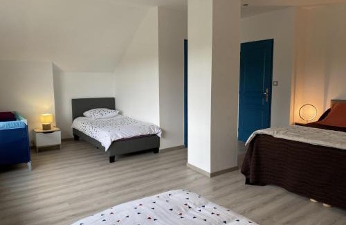 Sauvagny Maison | Gîte familial à la ferme avec terrasse - chevaux, poneys, proche Montluçon et thermes Néris les Bains - FR-1-489-430