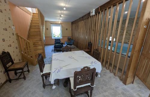 Forcey Maison | Gîte familial 2 chambres avec piscine, animaux, et vaste terrain à Forcey - FR-1-611-75