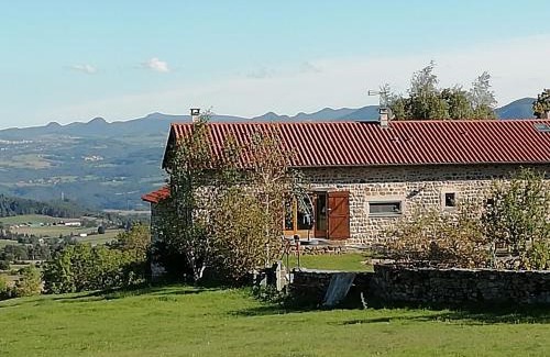 Roche-en-Regnier Maison | Gîte familial avec équipement bébé, terrasse et jardin clos à Roche-en-Régnier - FR-1-582-192