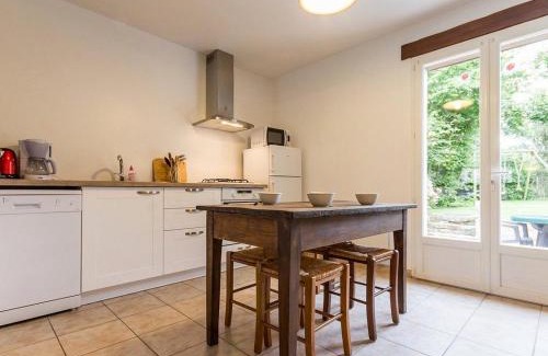 Rouans Maison | Gîte familial avec jardin clos, à 25 km de Nantes, WiFi, vélos et jeux pour enfants. - FR-1-306-953