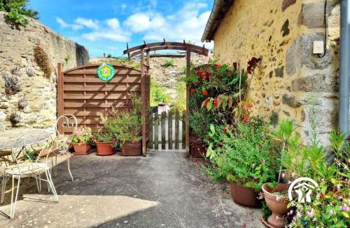 Montjean Maison | Gîte familial avec piscine, pêche et activités nature - Jusqu'à 6 pers - FR-1-600-66