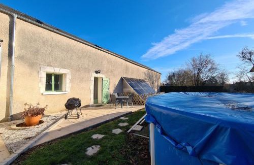 Segry Maison | Gîte familial avec piscine partagée, terrasse et WiFi - FR-1-591-635