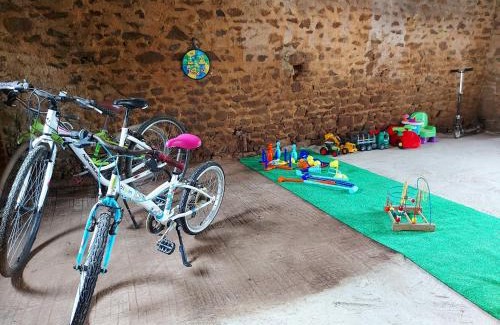Juvigne Maison | Gîte familial avec salle de jeux, vélos, pétanque et pêche près de Juvigné - FR-1-600-210
