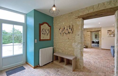 La Mesniere Maison | Gîte familial de charme pour 13 pers. avec cheminée historique, terrasse, jardin et 3 salles d'eau. - FR-1-497-209