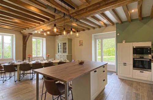 La Mesniere Maison | Gîte familial de charme pour 13 pers. avec cheminée historique, terrasse, jardin et 3 salles d'eau. - FR-1-497-209