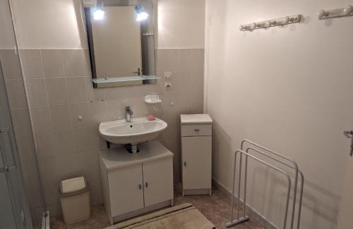 Ferriere-et-Lafolie Maison | Gîte familial avec cour et terrain clos au cœur de Ferrière-et-Lafolie, proche Mairie et autoroute A5. - FR-1-611-3