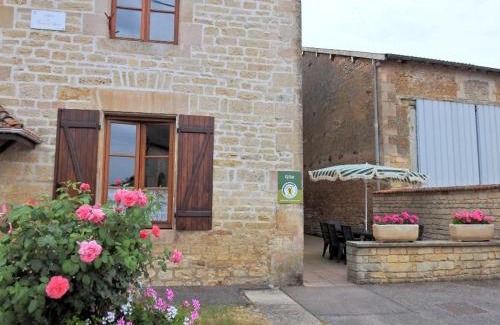 Ferriere-et-Lafolie Maison | Gîte familial avec cour et terrain clos au cœur de Ferrière-et-Lafolie, proche Mairie et autoroute A5. - FR-1-611-3