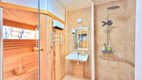 Les Roches-l'Eveque Maison | Gîte familial Détente entre Loir et coteau, spa-sauna, acc pmr