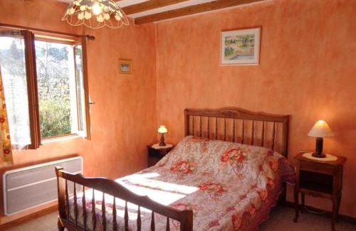 Saint-Haon-le-Chatel Maison | Gîte familial avec piscine, jardin clos et jeux pour enfants - Saint-Haon-le-Châtel - FR-1-496-21