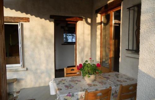 Saint-Haon-le-Chatel Maison | Gîte familial avec piscine, jardin clos et jeux pour enfants - Saint-Haon-le-Châtel - FR-1-496-21