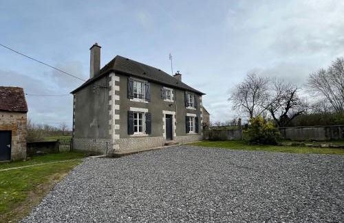 Tilly Maison | Gîte familial rénové avec piscine, jardin de 1 hectare et vélos à disposition, situé en pleine campagne - FR-1-591-579