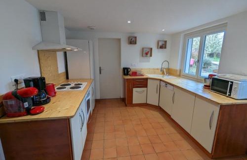 Puyreaux Maison | Gîte Familial Rénové en Pleine Nature avec Jardin, Terrasse et Activités de Plein Air - FR-1-653-227