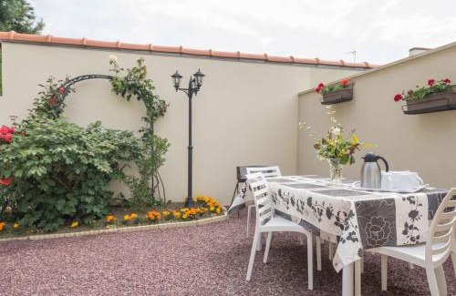 Saint-Philbert-de-Grand-Lieu Maison | Gîte Confortable entre Nantes et la Mer avec Parking Sécurisé et Coin Détente Privé - FR-1-306-885