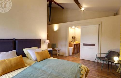 Sainte-Croix-en-Jarez Maison | Gîte historique au cœur du Parc du Pilat – 14 pers, 3 ch, 3 sdb, wifi, jardin, animaux acceptés - FR-1-496-136