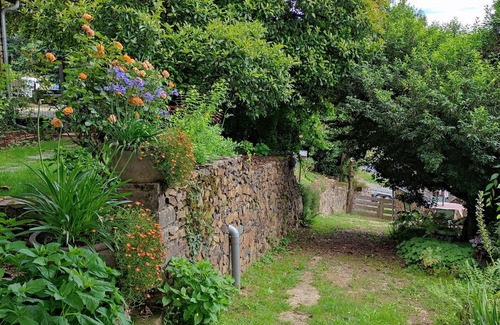 Rosiers (chasteaux) Maison | Gîte in a green setting
