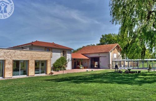 Saint-Germain-Lespinasse Maison | Gîte isolé avec piscine chauffée, spa, sauna et étang privé à 15 km de Roanne - FR-1-496-6