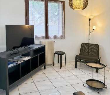 Saint-Pantaleon-de-Lapleau Maison | Gîte le Bistrot, 3ch, 6pers