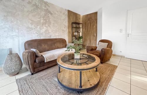 Vouille Maison | Gîte l'Orée des Buis, Piscine privatisable