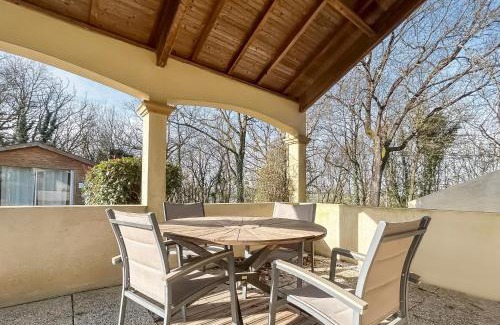 Vouille Maison | Gîte l'Orée des Buis, Piscine privatisable