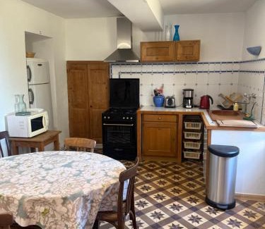 Azillanet Maison | Gîte L'Oustal