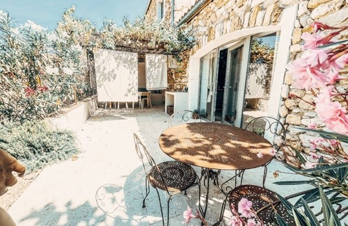 Baron Maison | Gîte "La cave du vigneron" dans un domaine à Uzès