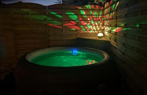 Villiers-en-Plaine Maison | Gîte la Gatounette piscine jardin partagé avec hôtes