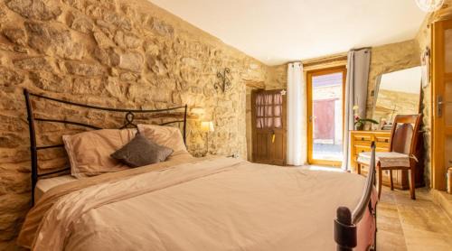 Antully Maison | Gîte La grange des Hirondelles 15 personnes 5litsdoubles 5litssimples 1convertible chez MAYMARD Yannick à 28 route de la croix forêt à ANTULLY réf à Gîte de France G2005 Corps de ferme entièrement rénové de bon standing