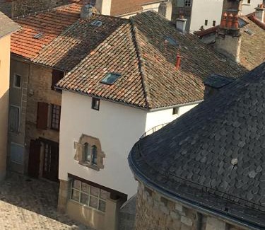 Le Malzieu-Ville Maison | Gîte La Maison Toute de Travers