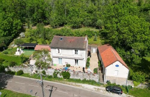 Saint-Sernin-du-Plain Maison | Gîte la Providence