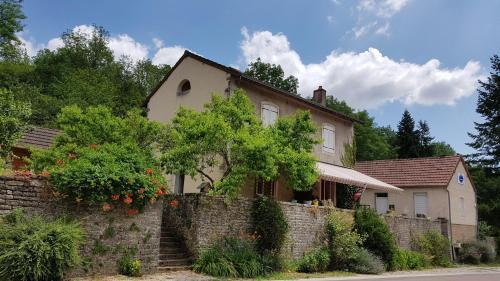 Saint-Sernin-du-Plain Maison | Gîte la Providence