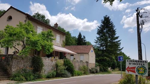 Saint-Sernin-du-Plain Maison | Gîte la Providence