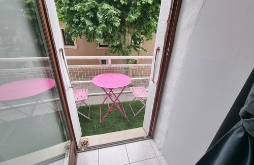Joyeuse Appartement | Gîte le colibri. Sud Ardèche.3 étoiles, 4 pers. 2 chambres